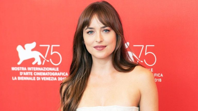 dakota-johnson-menonton.id