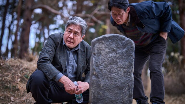 review exhuma - Menonton.id (1)