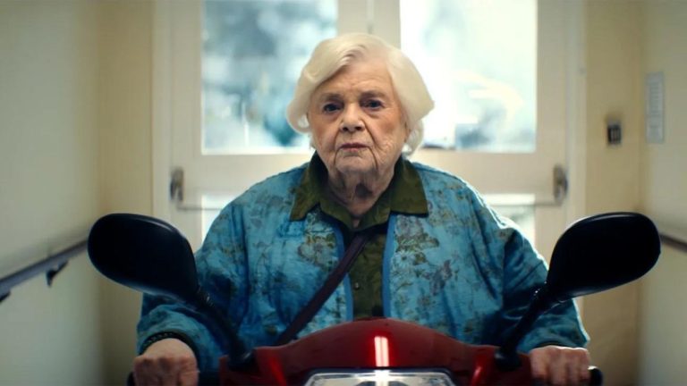 Review Thelma (2024): Mending Tom Cruise Minggir Dulu Deh!