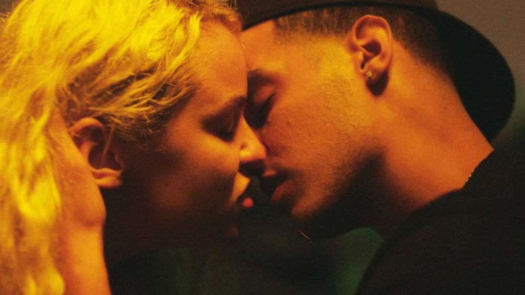 film semi netflix white girl - Menonton.id (12)